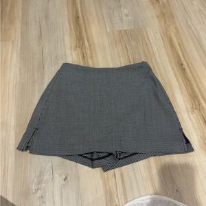 Express Black and White Houndstooth Skort